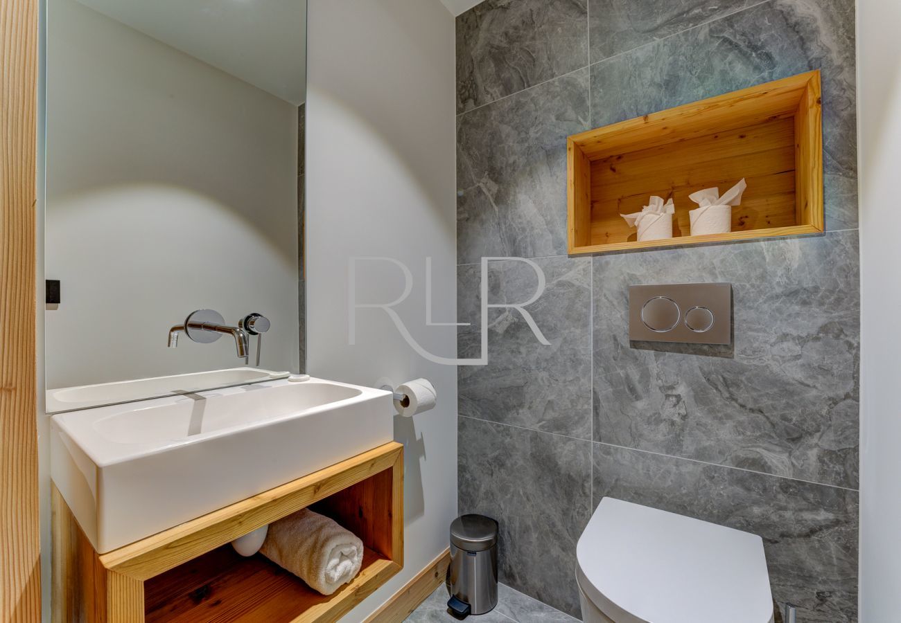 Chalet les Trois Soeurs has a separate WC for Bedroom 3 and Bedroom 4