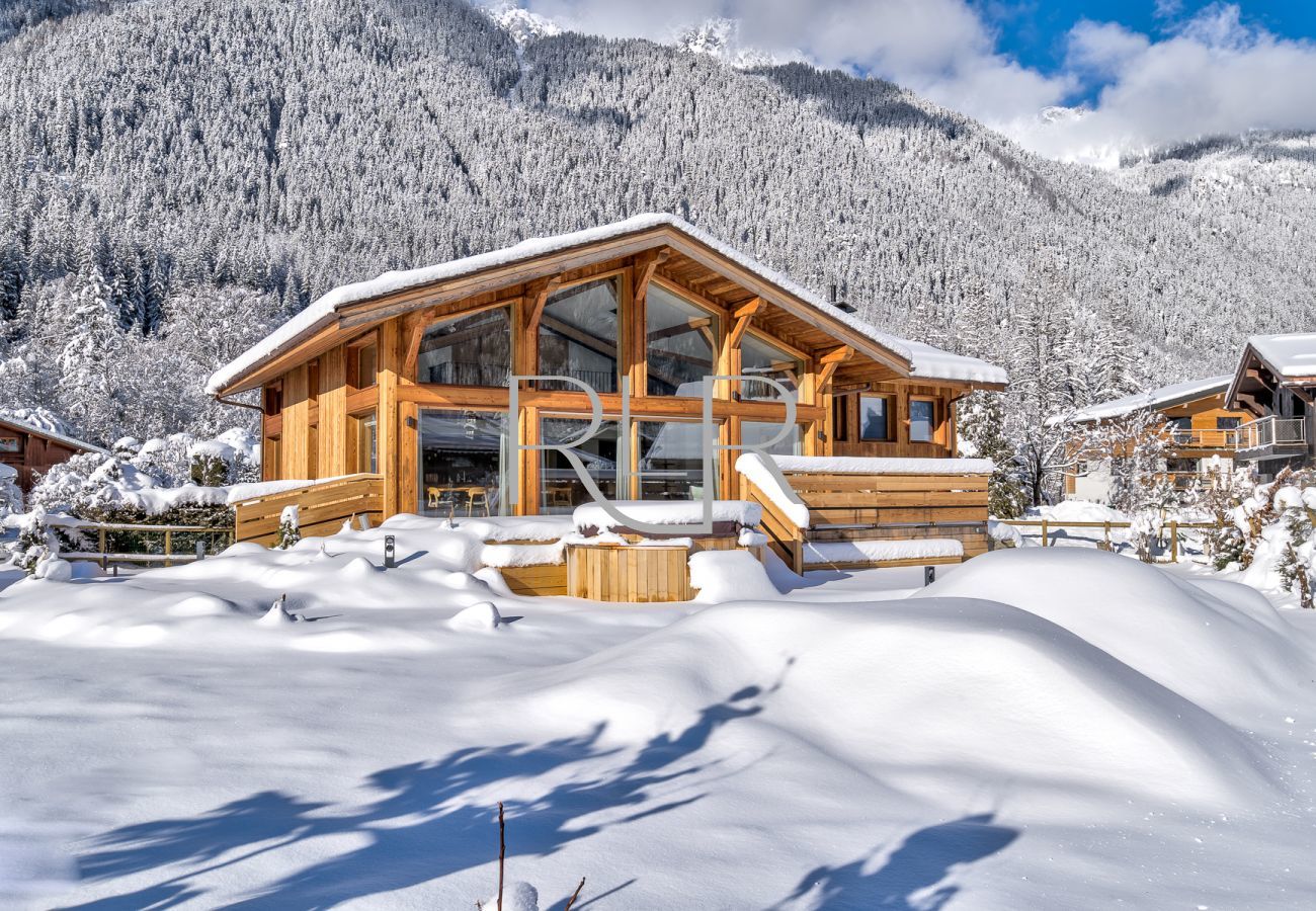 Chalet les Trois Soeurs has a quiet location whilst being walkable to Chamonix town centre  