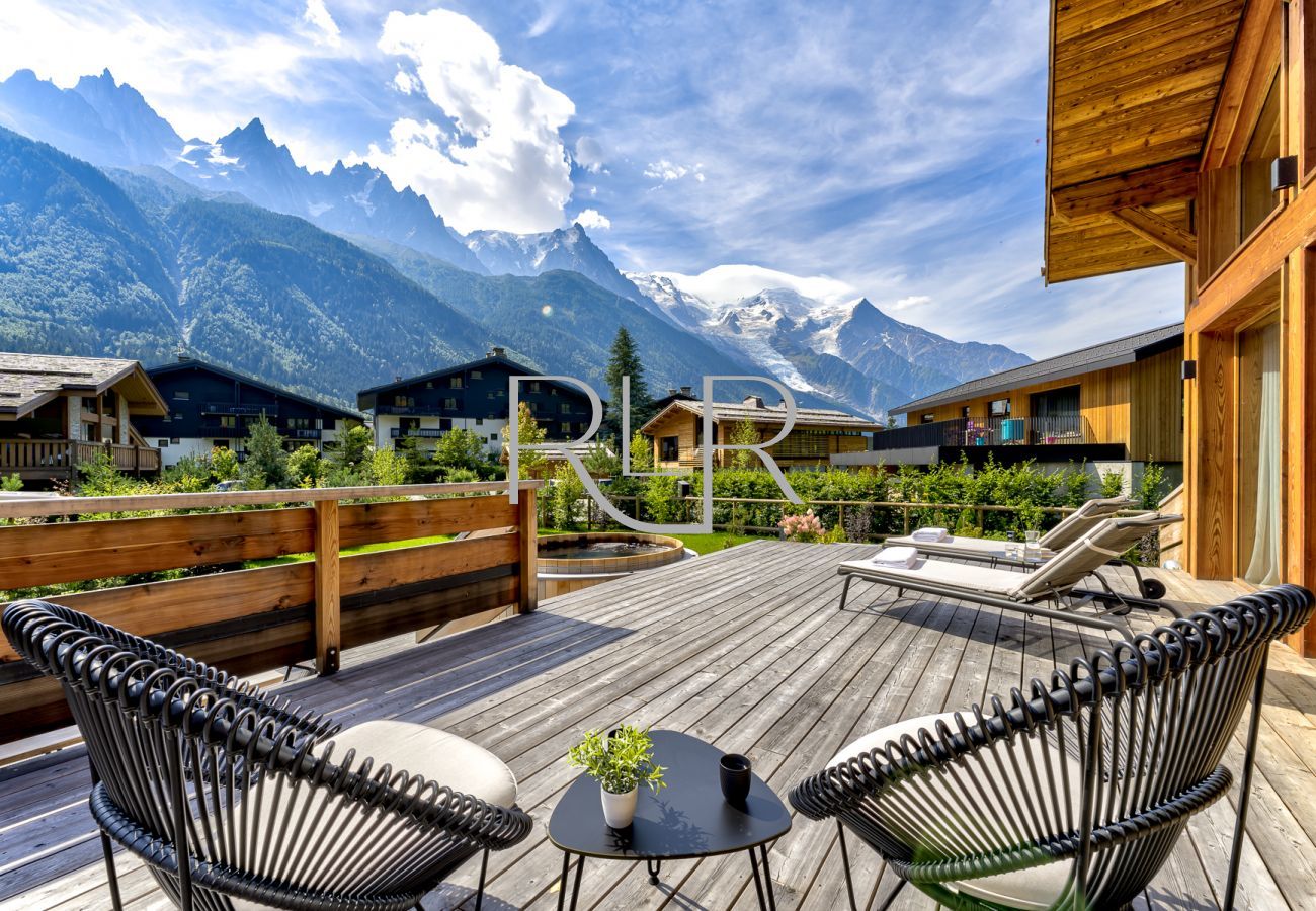 Chalet les Trois Soeurs has breath-taking mountain views  