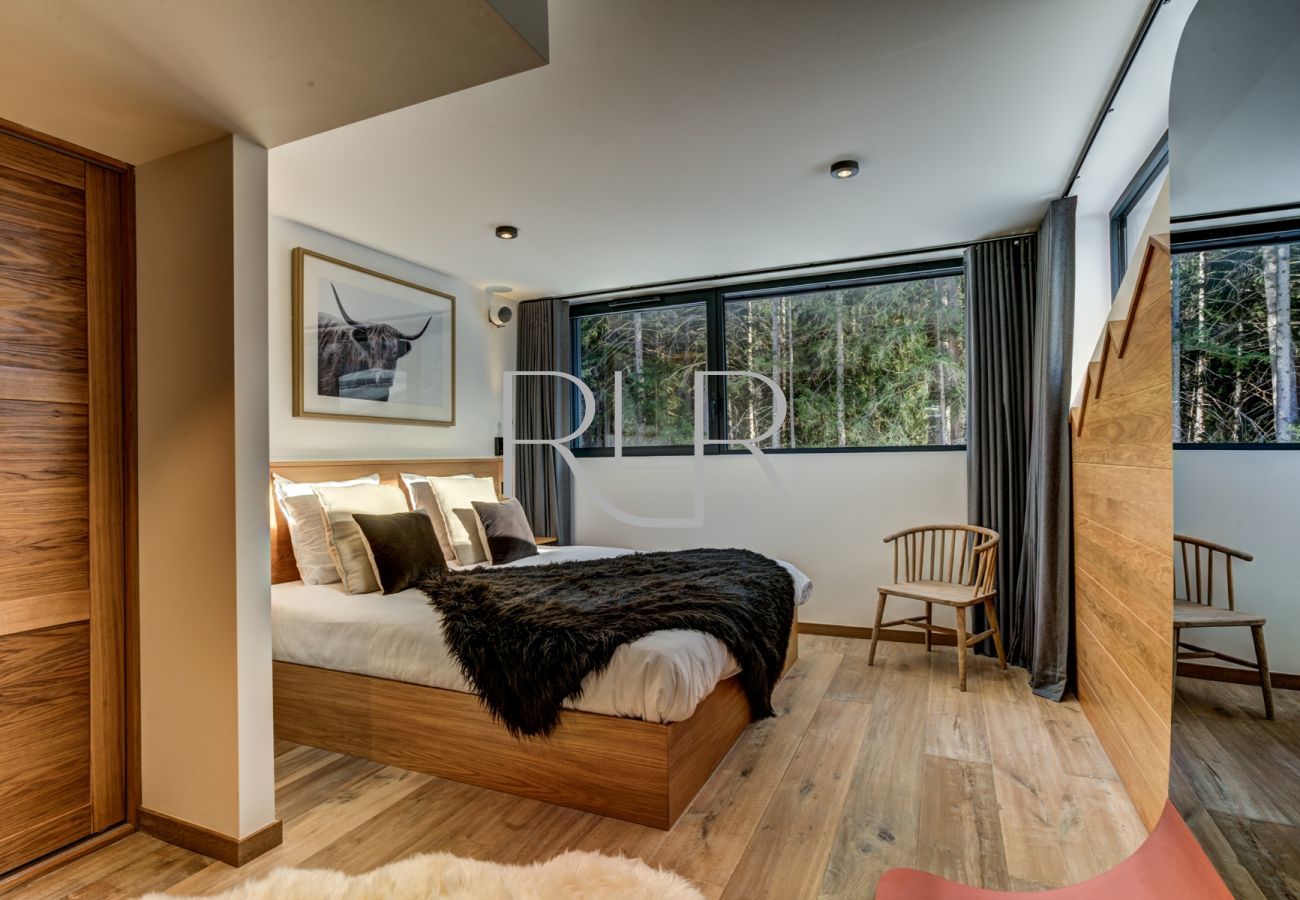Chalet Black Pearl has 5 bedrooms sleeping up to 12 people 