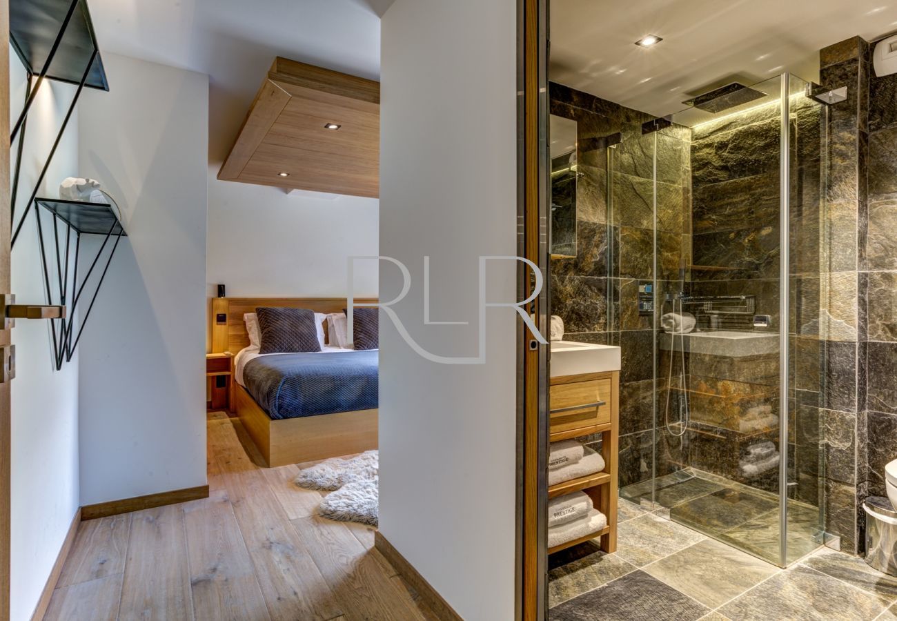 Bedroom 3 of Chalet Black Pearl is a flexible double or twin room with ensuite