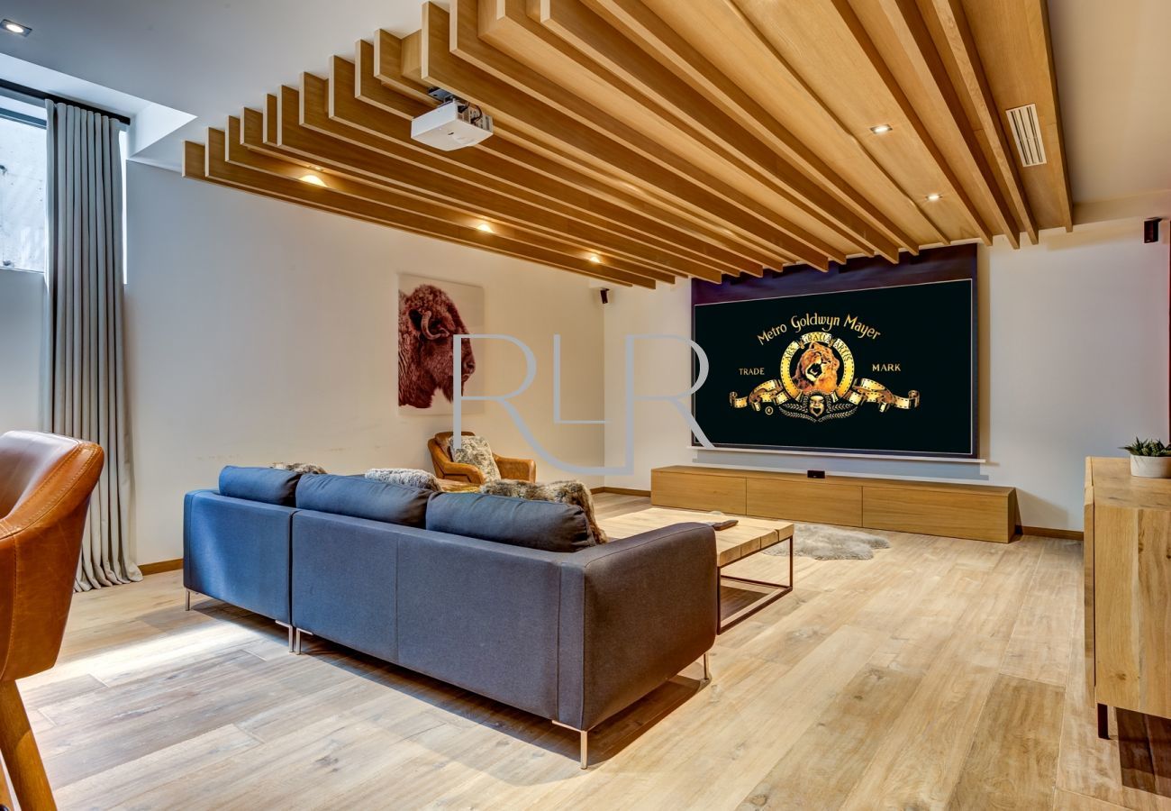 Chalet Black Pearl has a cinema screen with a Bose sound system 