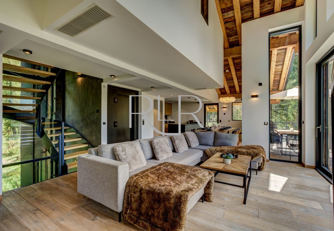 Chalet Black Pearl has a double-height lounge area