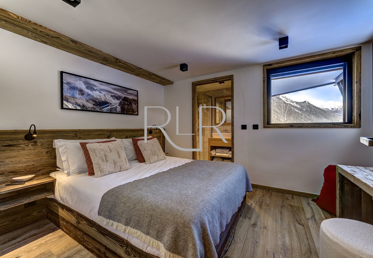 Bedroom 3 of Chalet Silver Forest is a double room with ensuite 