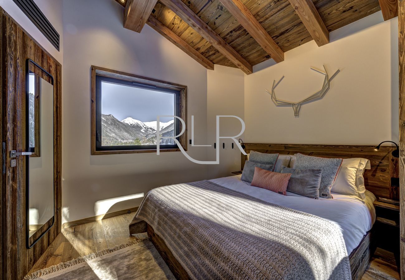 Bedroom 1 of Chalet Silver Forest is a double room with ensuite shower room with WC