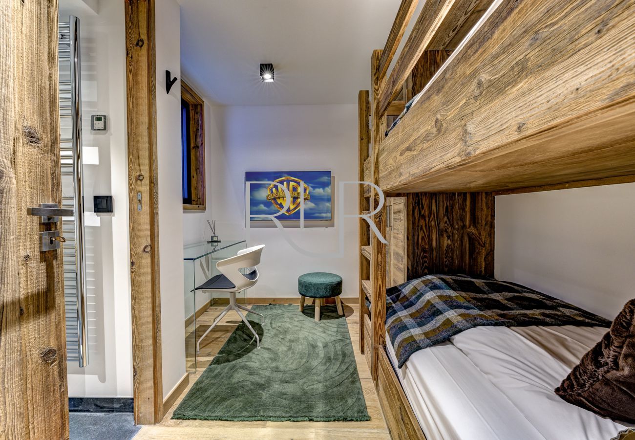 Bedroom 5 of Chalet Silver Forest is a bunk room with an ensuite