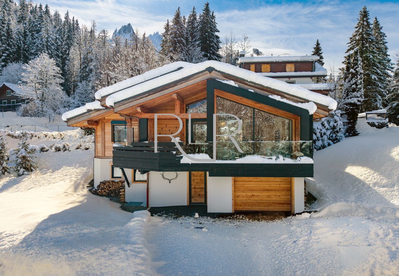 Chalet Silver Forest has a single garage and exterior parking.
