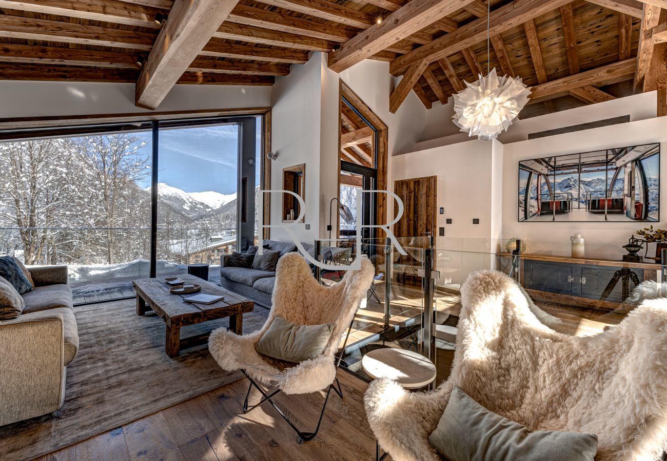 Chalet Silver Forest has an open plan, contemporary design.