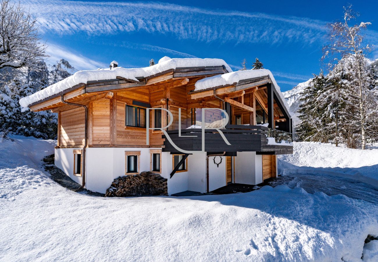 Chalet Silver Forest, is situated in Lavancher, a hamlet close to Chamonix. 
