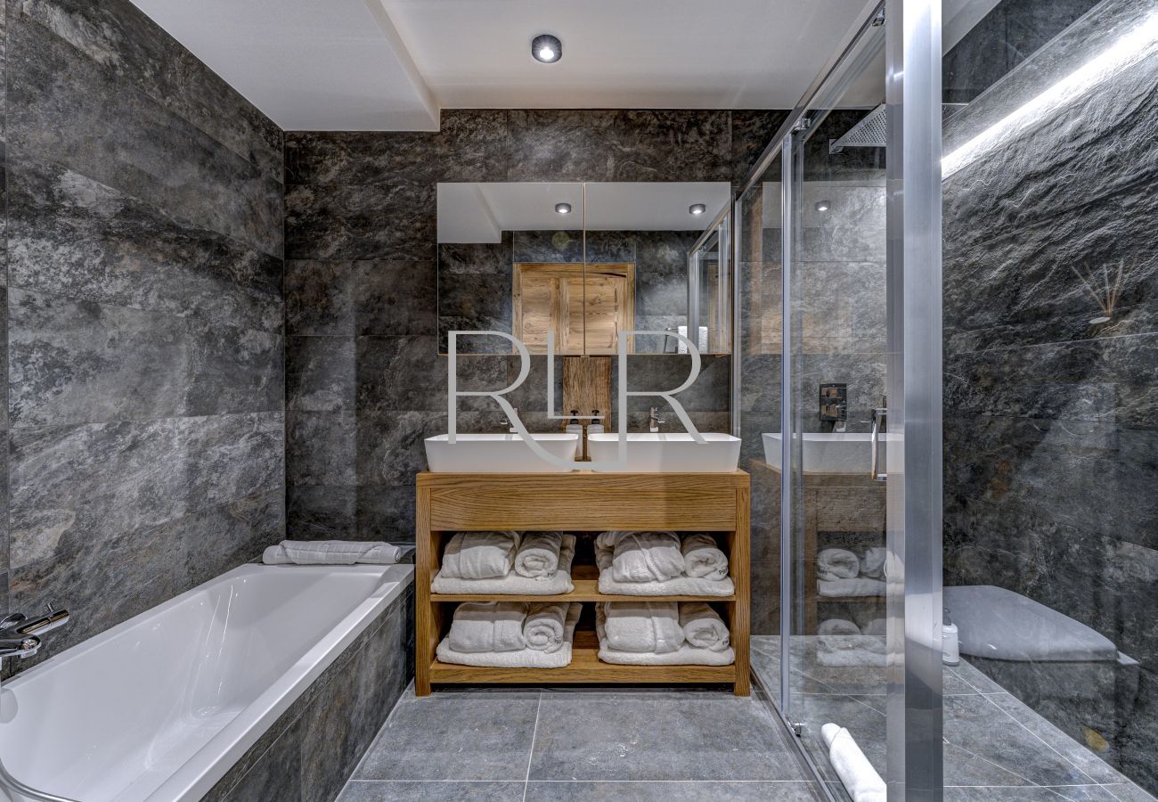 In Chalet les Côtés du Lavancher, there is an ensuite bathroom to Bedroom 3 with a WC.
