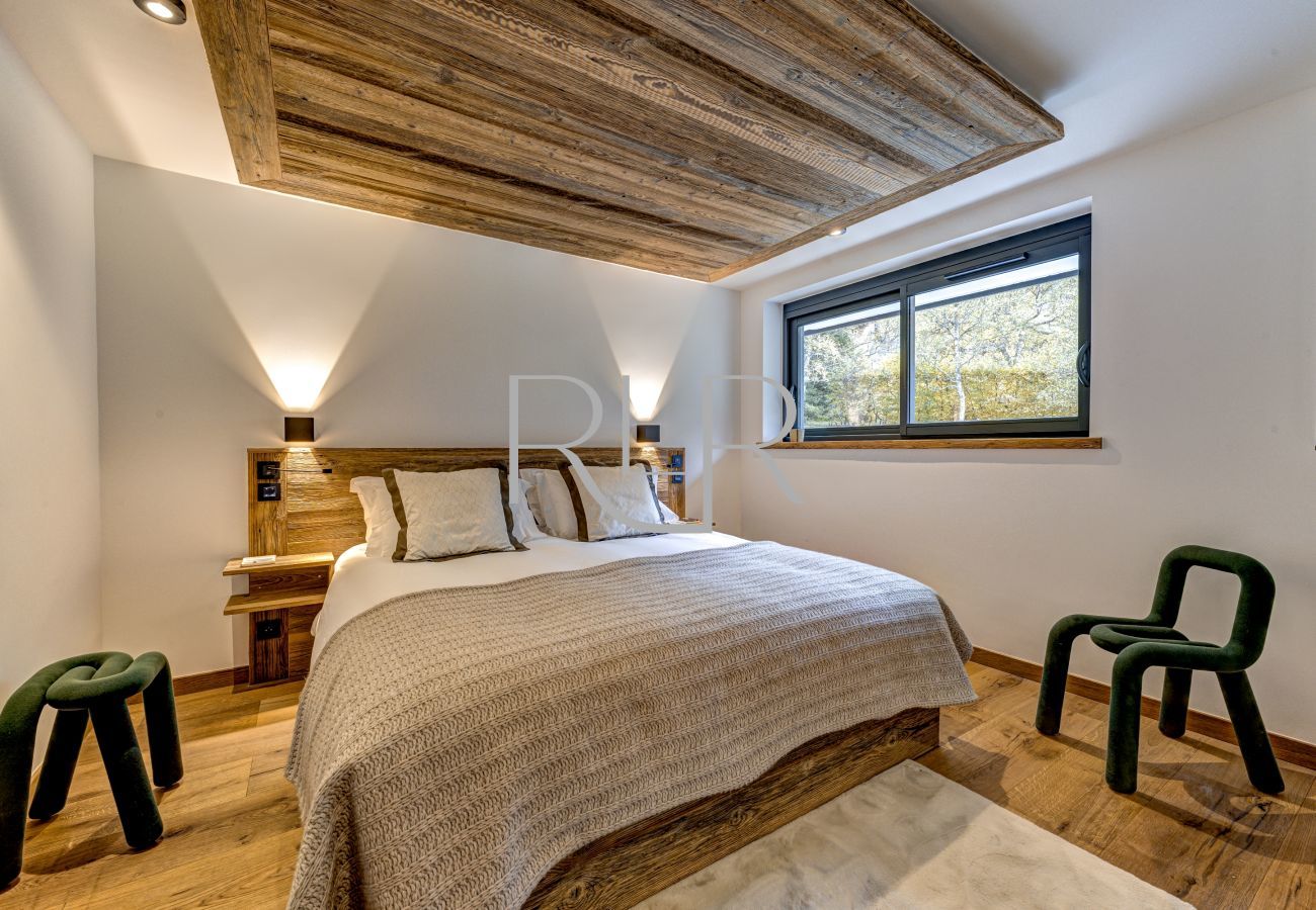 Chalet les Côtés du Lavancher has 5 bedrooms sleeping 10- 12 people.