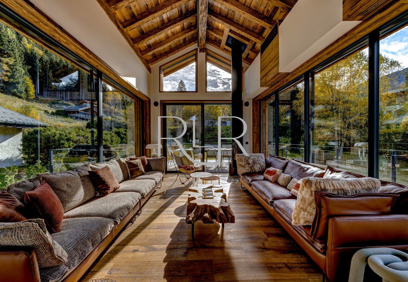 Chalet les Côtés du Lavancher has beautiful architecture and interior design.