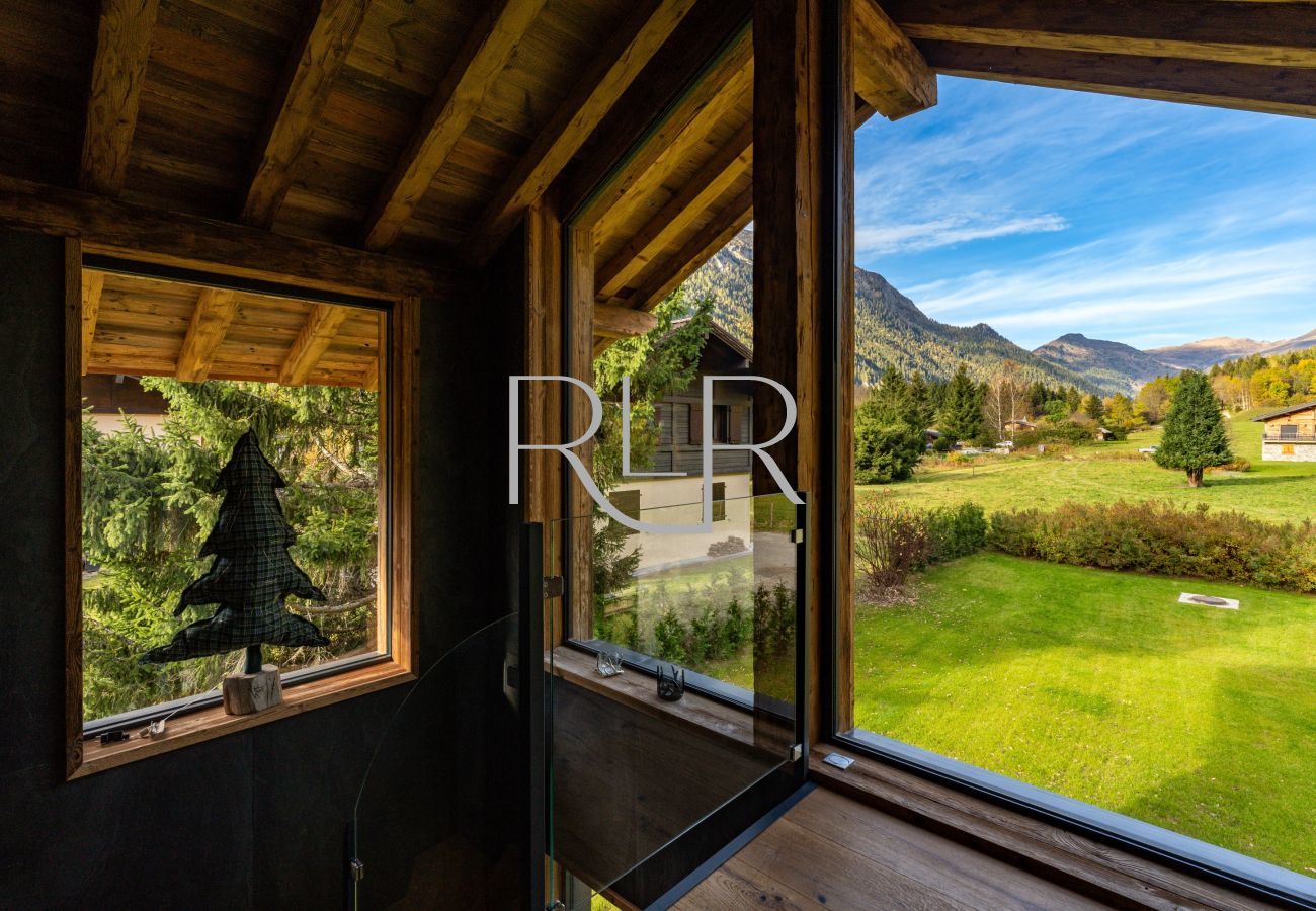 There is a link to the 2nd part Chalet les Côtés du Lavancher with beautiful views.
