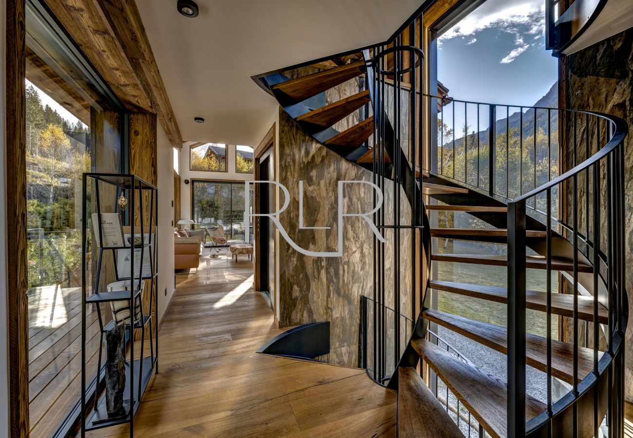 Chalet les Côtés du Lavancher is a beautiful new chalet.