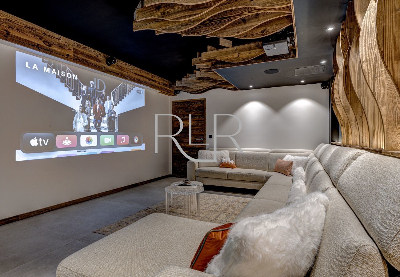 Chalet les Côtés du Lavancher has a cinema room with sound system.
