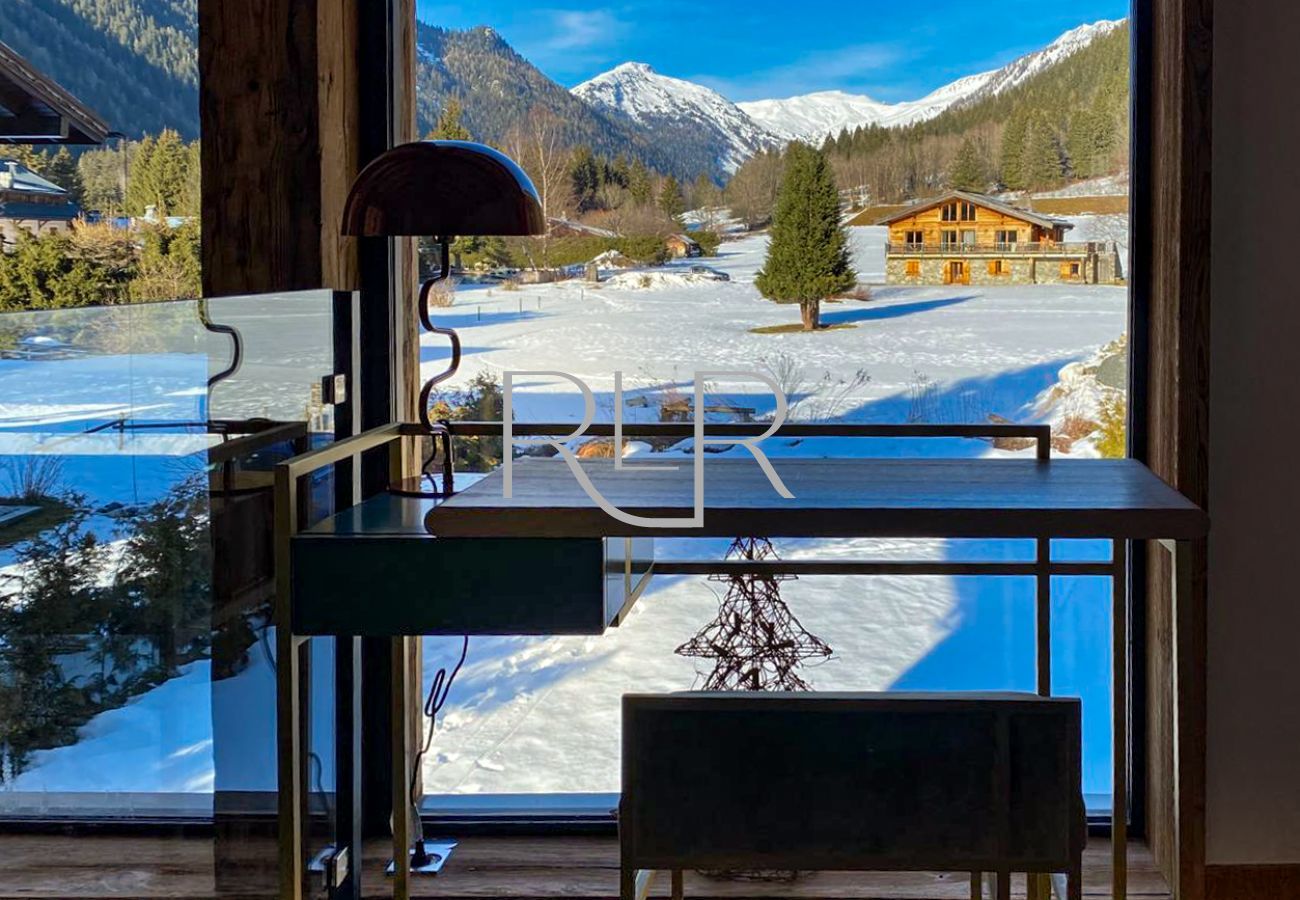 Chalet les Côtés du Lavancher has a desk space with beautiful open mountain views.