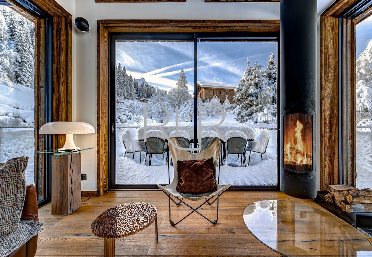 Chalet les Côtés du Lavancher is situated in a hamlet not far from Chamonix.