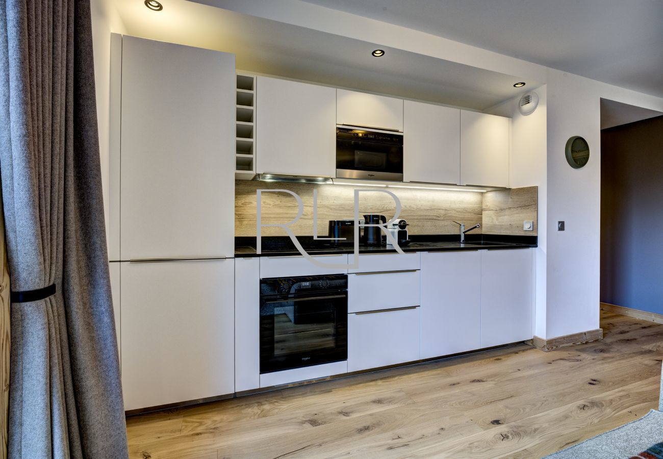 Blanc Mont Blanc 303 has a sleek well-equipped kitchen.