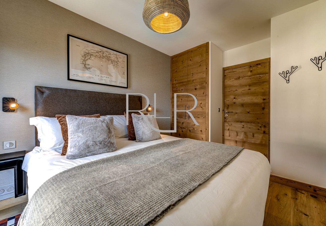 Blanc Mont Blanc 303 has built-in wardrobes in all bedrooms.