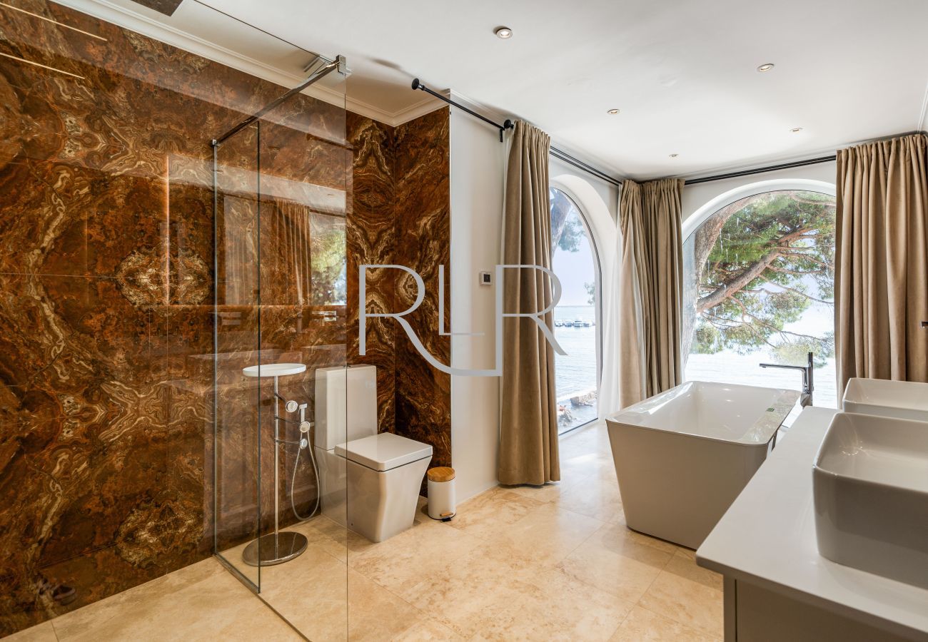 Villa in Antibes - Villa Shoreline